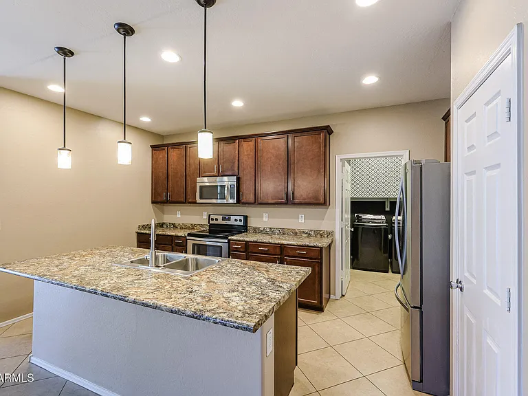 12041 W Cottontail Ln — Photo 7