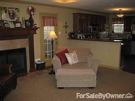 4th image of 527 E Greenfield Dr