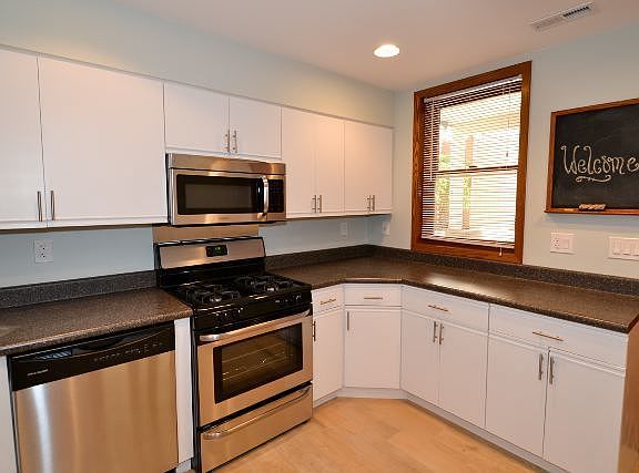 3rd image of 2157 W Cuyler Ave #Garden