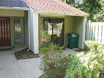3rd image of 900 Bay Dr APT 28