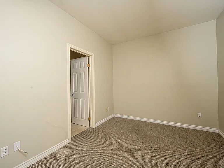 2233 Martin #213 — Photo 8
