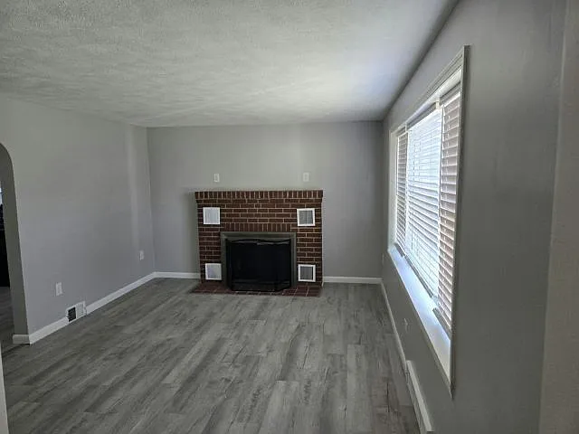 4 bed, 2.0 bath, 2412 sqft, $2,950 — Photo 3