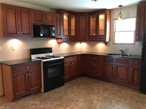 4th image of 3691 Bruce Dr SE