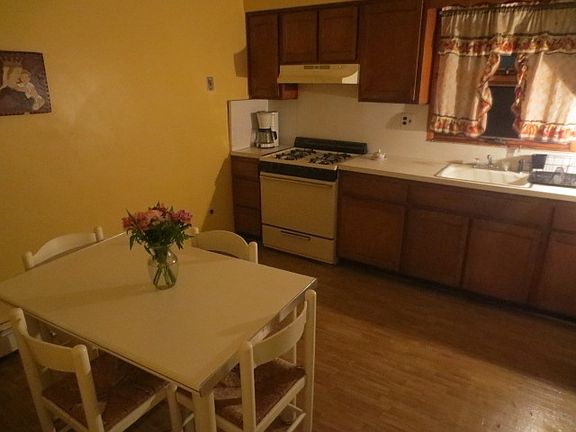 Eat In Kitchen