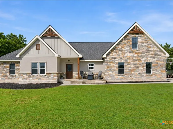 140 Oak Springs Dr, Seguin, TX 78155