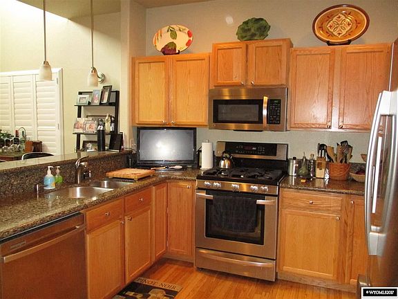 3rd image of 200 Fox Hills Dr