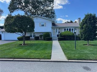 233 Summit Dr, Cranston, RI 02920