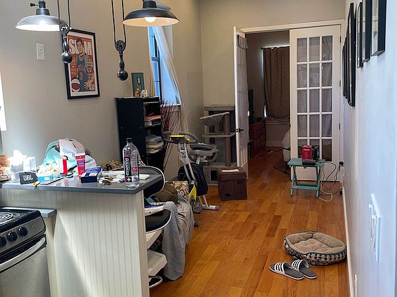 2nd image of 194 Irving Ave APT 4R