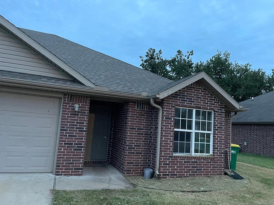 1st image of 303 Foxglove St