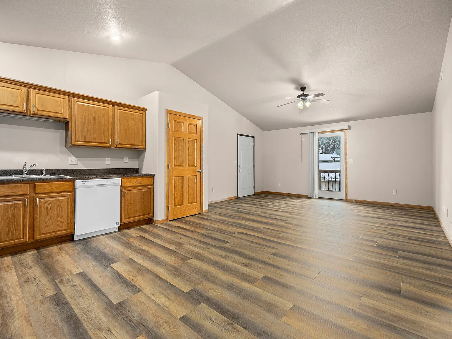 3 bed, 1206 sqft, $1,499 — Photo 4