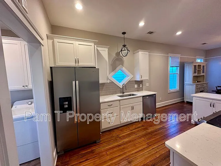 512 E 34th St — Photo 11