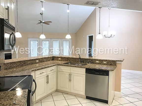 5th image of 15215 Alexis Dr