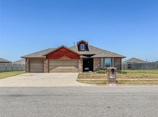 916 Lazywood Dr, Chickasha, OK 73018