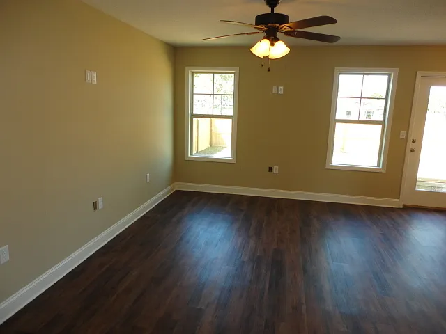 Charming 3-Bedroom Home with Fenced Backyard & Community Playground — Photo 2