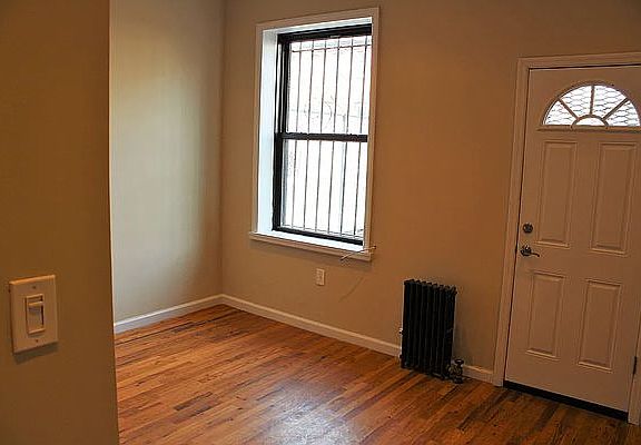 3rd image of 605 Gates Ave APT 1B