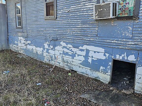 2nd image of 6218 Tracy Rd