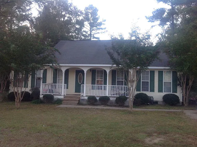 147 Royal Ln photo 1