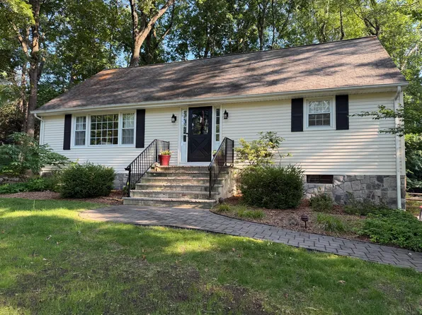 11 Haring Dr, Old Tappan, NJ 07675