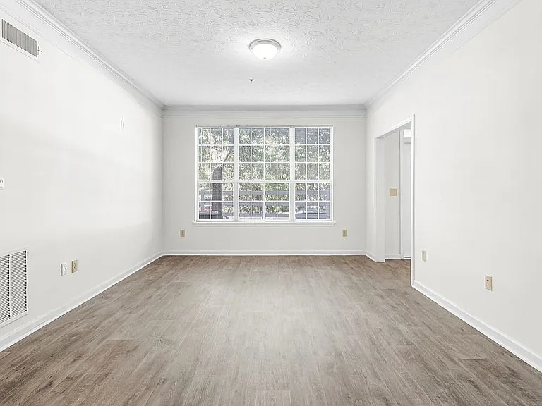 Self-Guided Tour at Lake St James Apartments in Conyers, GA