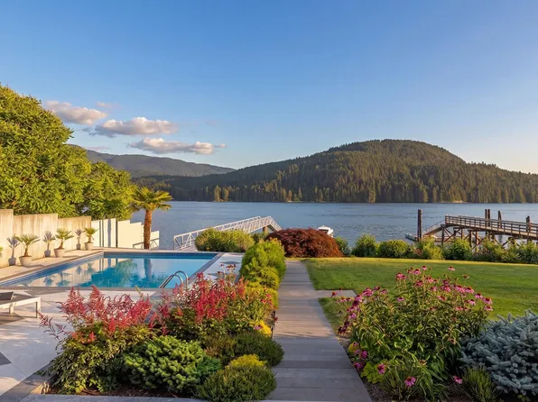 588 Lowry Ln, North Vancouver, BC V7G 1R3