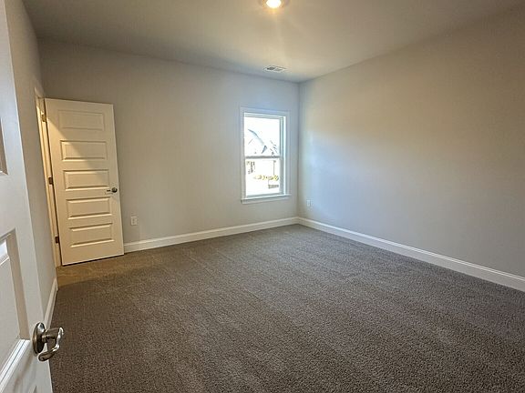 4th image of 5011 Fairview Cir