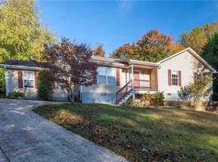 5732 Polaris Ct, Pfafftown, NC 27040