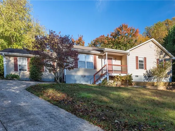 5732 Polaris Ct, Pfafftown, NC 27040