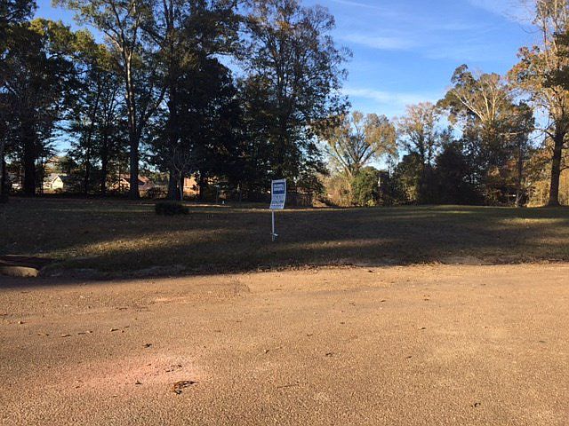 2nd image of 114 Redbud Ln