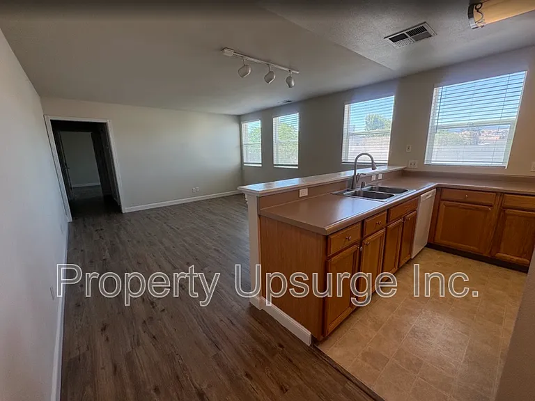 140 N 6th St — Photo 3