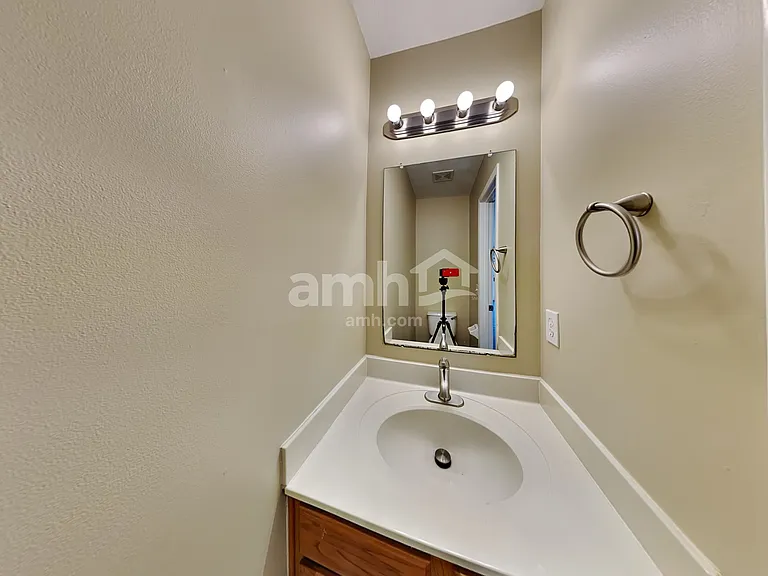 5469 Boucher Dr — Photo 6