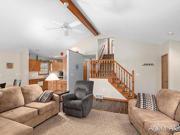 5th image of 6847 Packer Dr NE