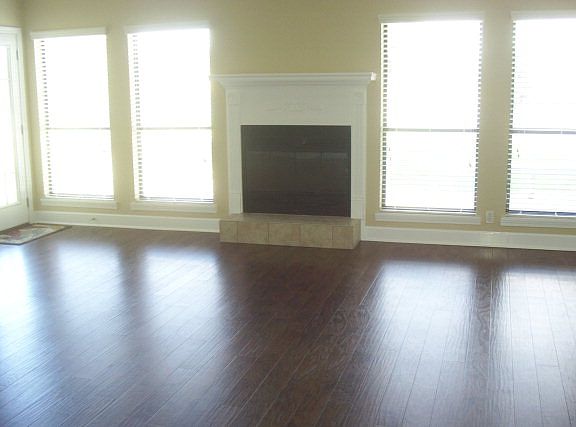 4th image of 1811 Bay Meadows Dr W