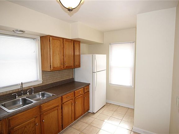 5th image of 281 The Brooklands Ave