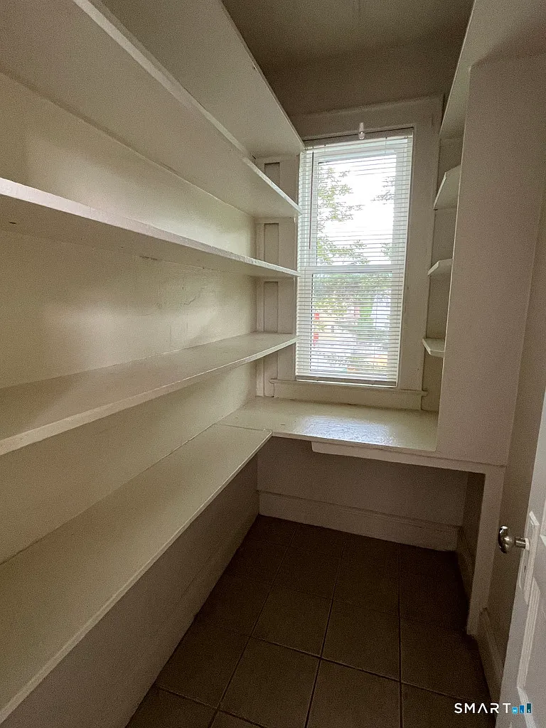 2 bed, 1.0 bath, 3588 sqft, $1,750 — Photo 4