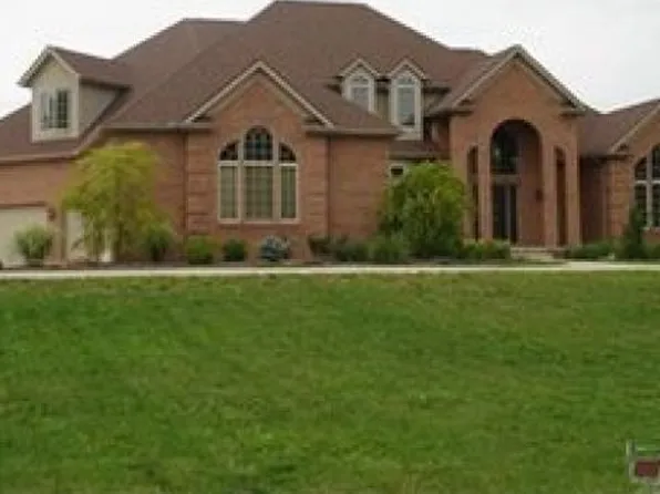 2469 Applegrove St NE, Canton, OH 44721