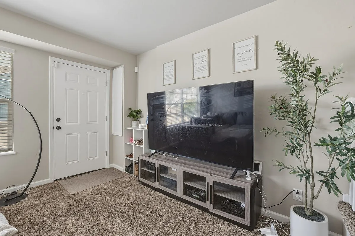 2 bed, 1102 sqft, $1,825 — Photo 4