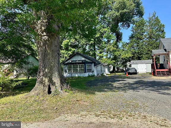 5th image of 4137 Barrett Pl