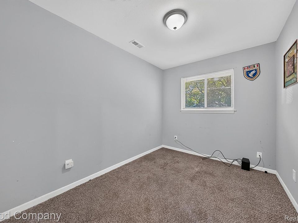 21004 Westover Ave, photo 19