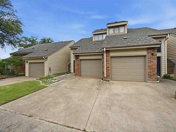 3rd image of 110 Summer Place Cir