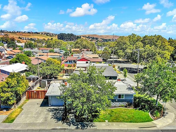 4th image of 1002 Heartwood Avenue