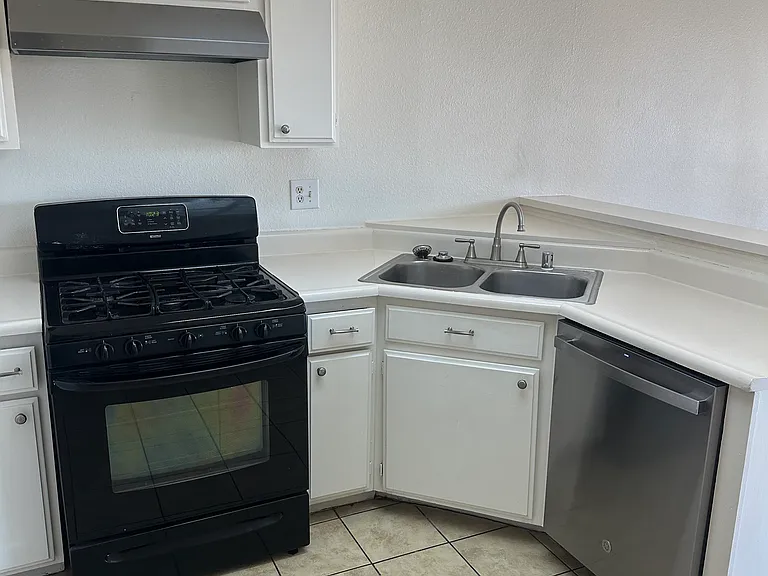 1805 Palo Alto Cir — Photo 5