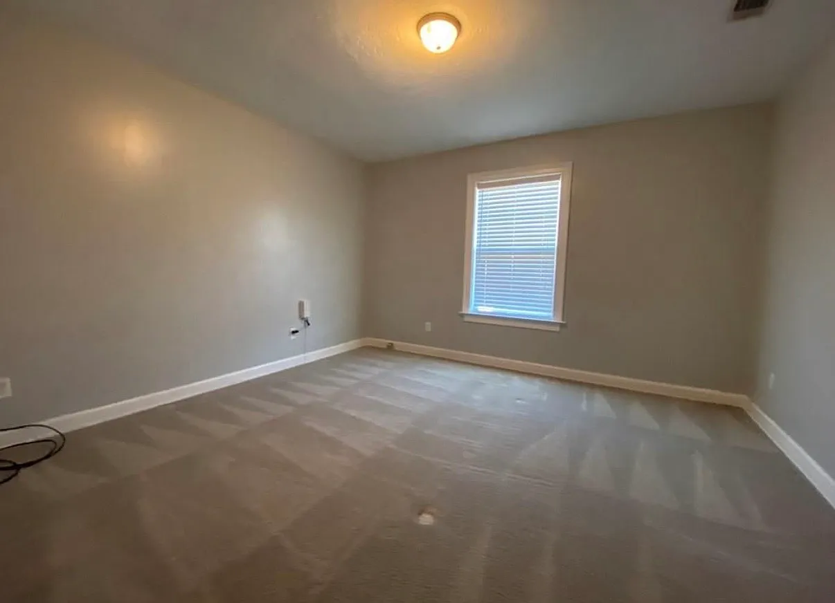Village West Lane Town House — Photo 2