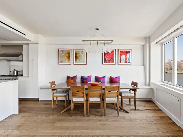 45 East End Avenue image 7 of 13