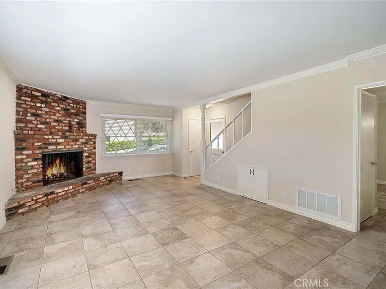 21816 Providencia St — Photo 12