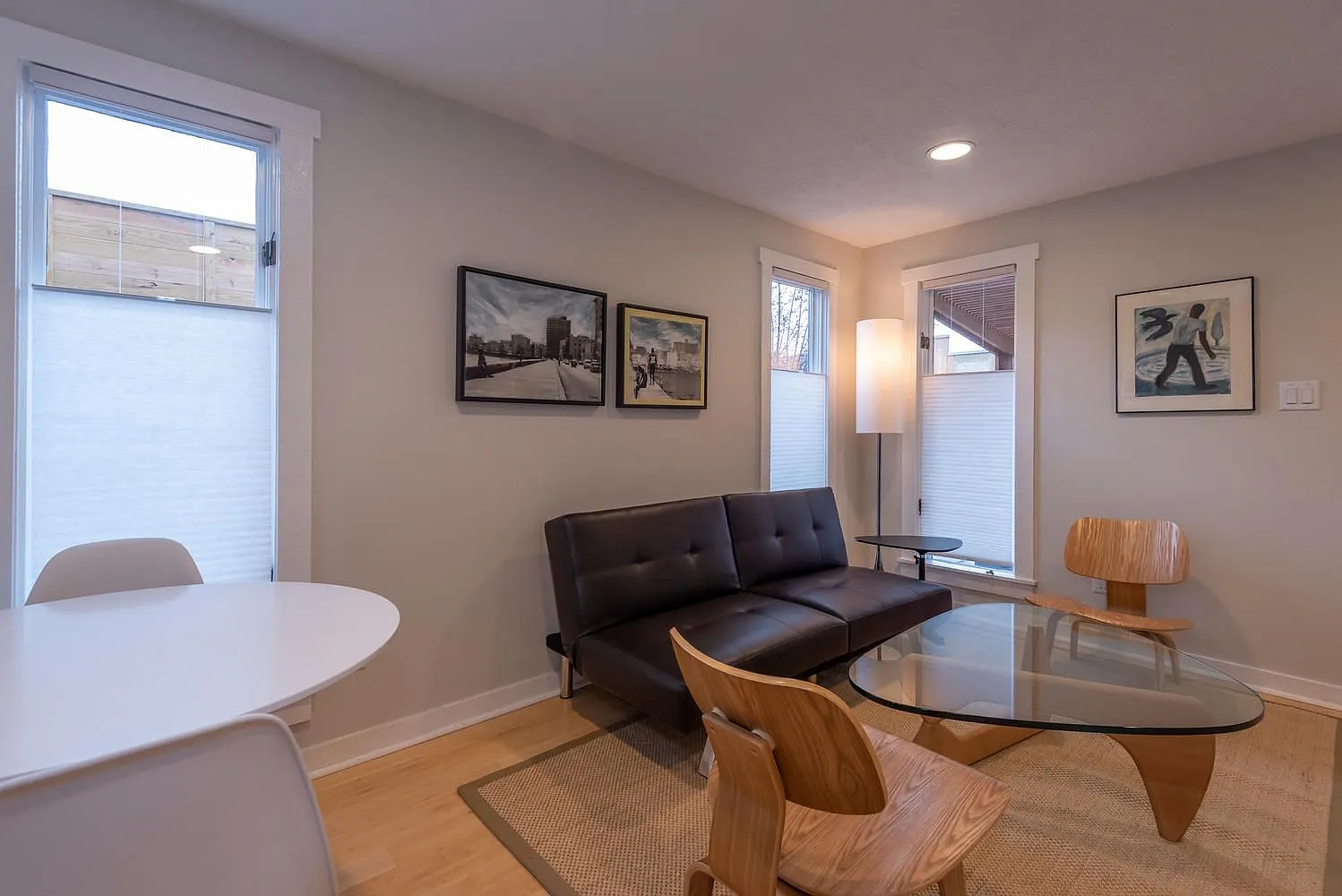 208 S Rogers St — Photo 2