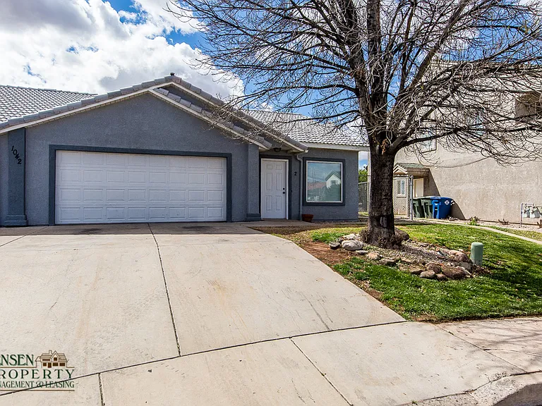 1042 N 1340 West Cir #2 — Photo 2