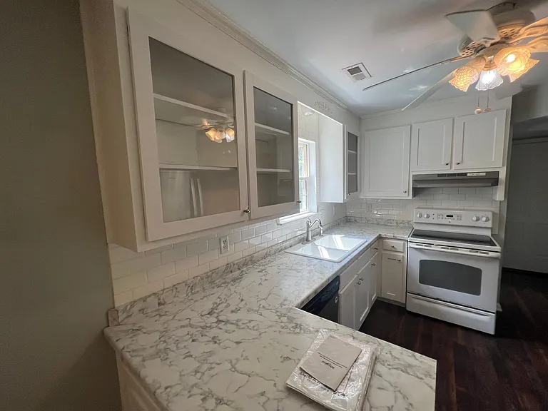 2005 Country Manor Dr — Photo 10