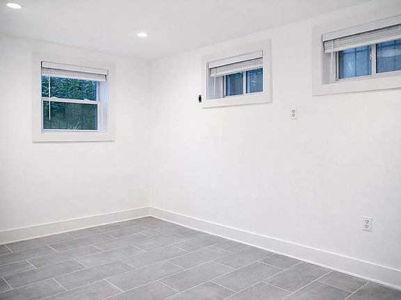 5th image of 1633 Kalmia Rd NW #2
