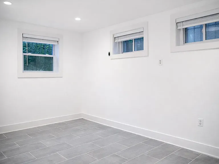 1633 Kalmia Rd NW #2 — Photo 5