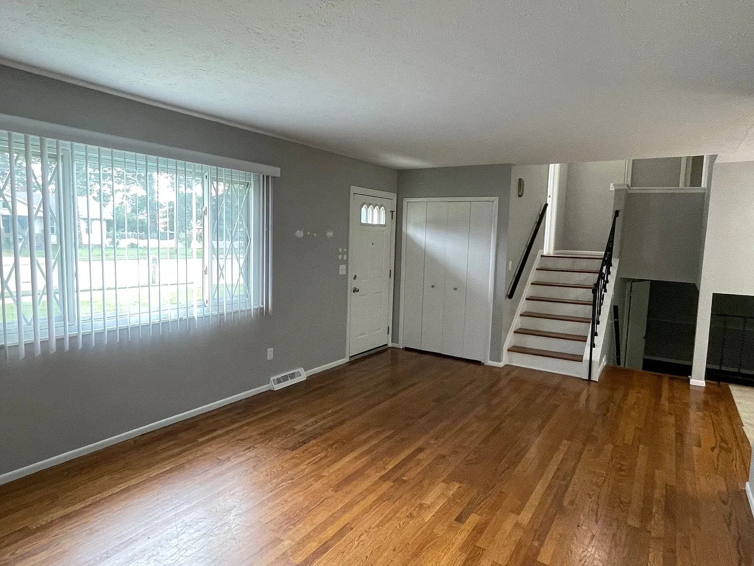 3 bed, 1.5 bath, 1600 sqft, $1,995 — Photo 3